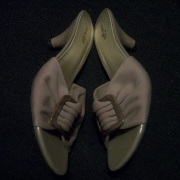 PRETTY PUMPS SM HEELS MULES 7 & 1/2 M - Picture 5 of 6